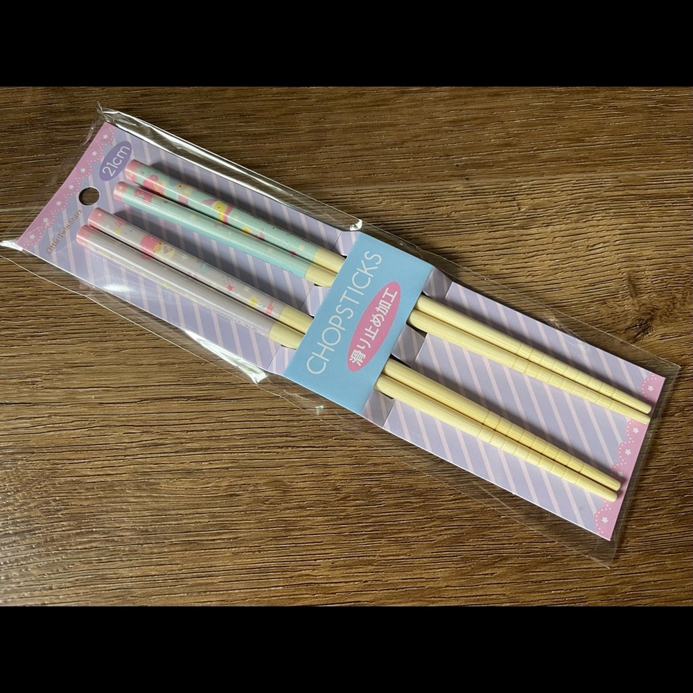 LITTLE TWIN STARS—Imported (NWT) 2 Pairs of Chopsticks
